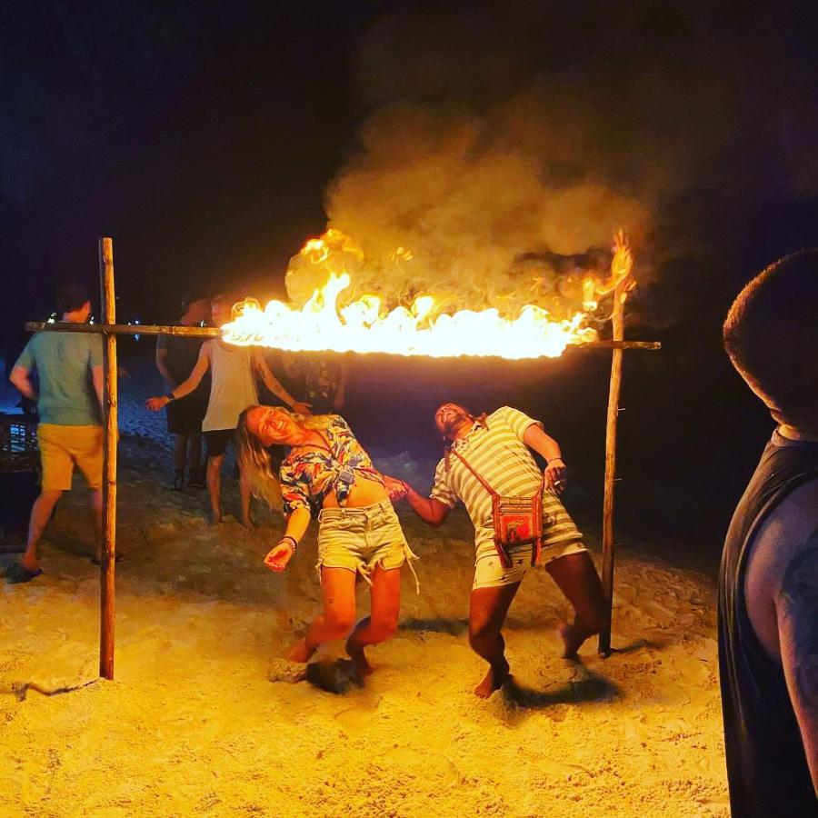 Lucky Sun Saracen Bay Pansiyon Koh Rong Sanloem Dış mekan fotoğraf